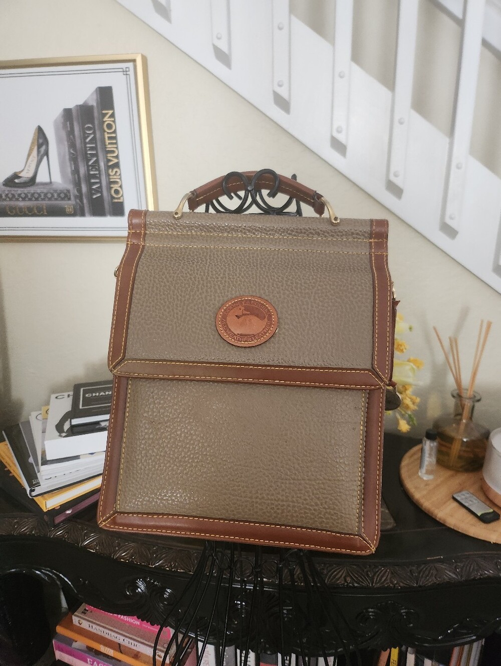 Dooney & Bourke vintage 2 sides compartments leather crossbody bag